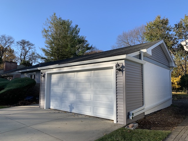 Mastic Vinyl Gable Siding