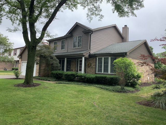 new Mastic Quest siding installed on a home in Arlington Heights