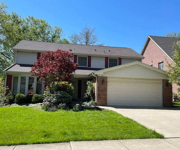 Home in Arlington Heights, Illinois with a new GAF Timberline HDZ shingle in Barkwood